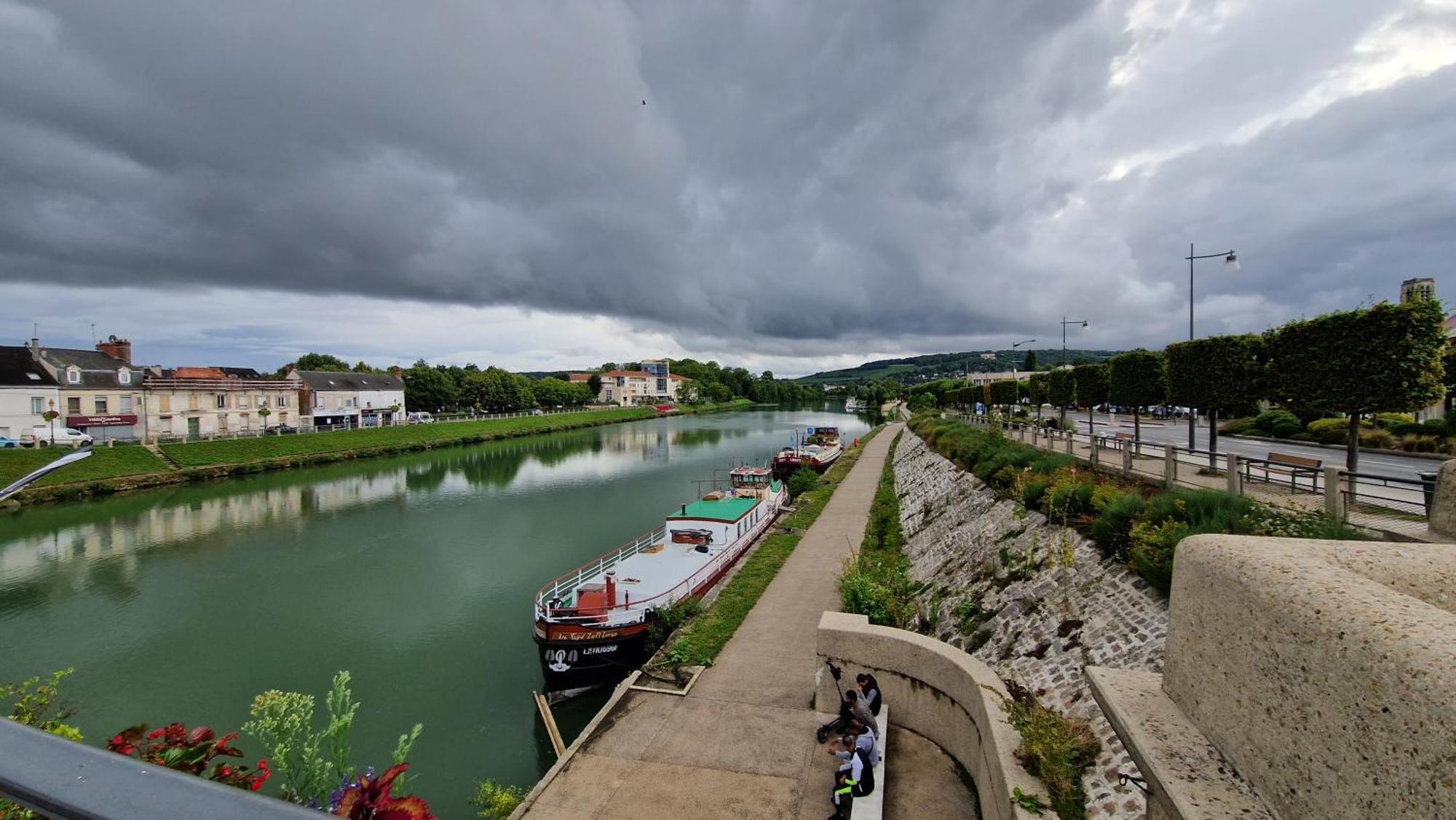 L'Hirondelle Apartment Chateau-Thierry Bagian luar foto